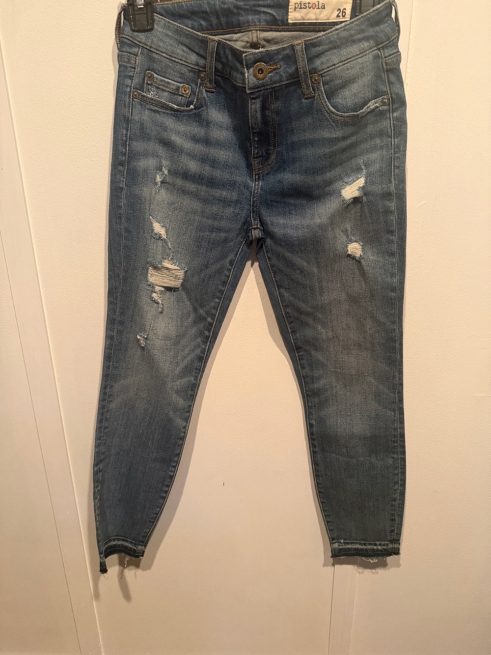 NWOT pistola Light Blue Distressed Cropped Jeans